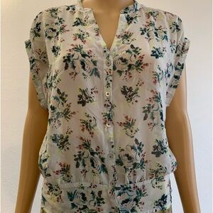 Frenchi Women’s Medium floral blouse. Capped sleeve, sheer, lightweight fabric.